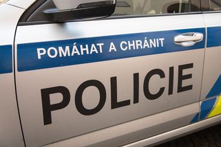 Zkrvavená po mučení sadistou prosila o pomoc, policisté v Praze ji hrubě vyhodili. Padl peněžitý trest - Novinky